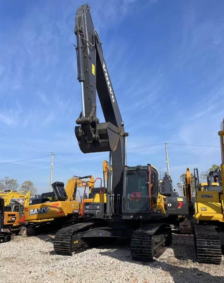 Volvo EC 240 - Lánctalpas kotró: 2 kép. Volvo EC 240 - Lánctalpas kotró: 2 kép.