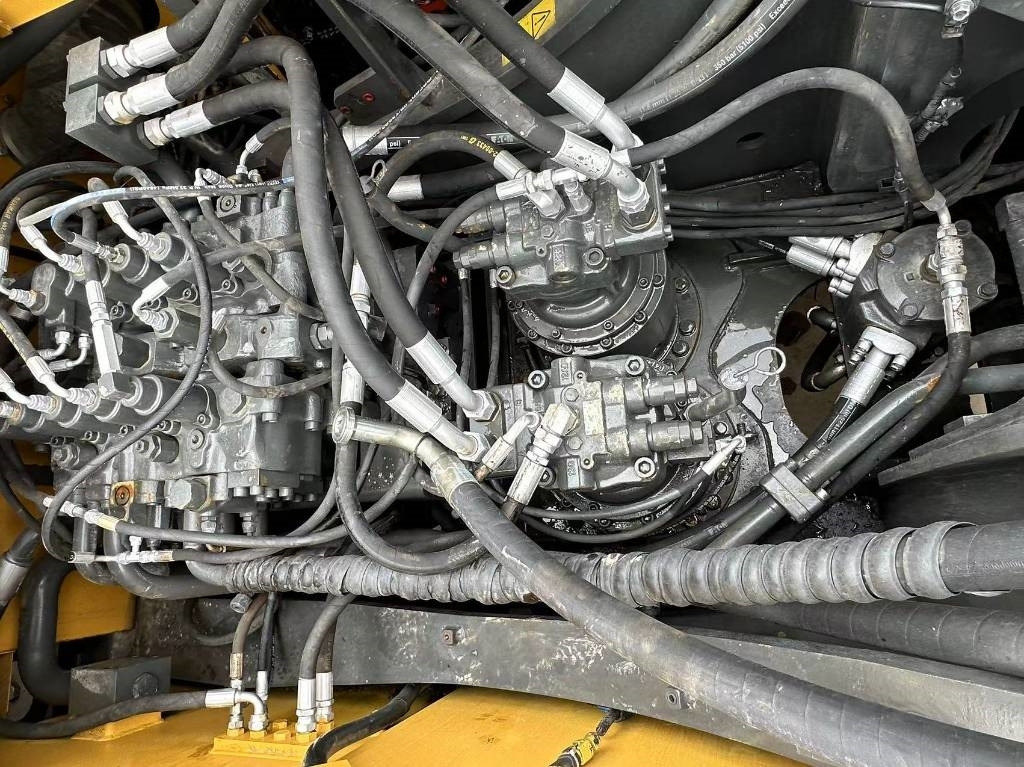 Volvo EC 480 D - Lánctalpas kotró: 2 kép. Volvo EC 480 D - Lánctalpas kotró: 2 kép.