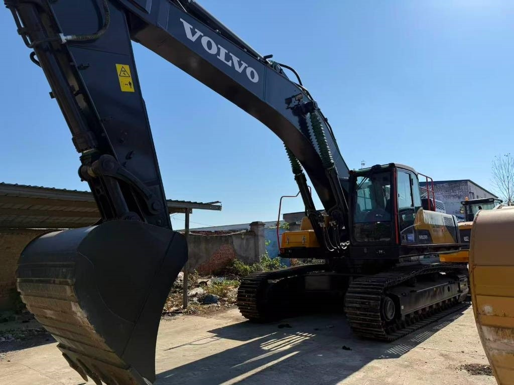 Volvo EC 480 - Lánctalpas kotró: 3 kép. Volvo EC 480 - Lánctalpas kotró: 3 kép.