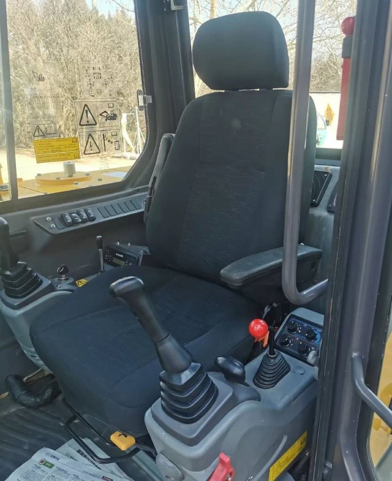 Volvo EC 55 - Minikotró: 3 kép. Volvo EC 55 - Minikotró: 3 kép.