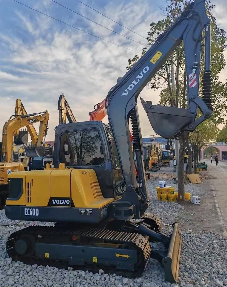 Volvo EC 60 - Lánctalpas kotró: 1 kép. Volvo EC 60 - Lánctalpas kotró: 1 kép.