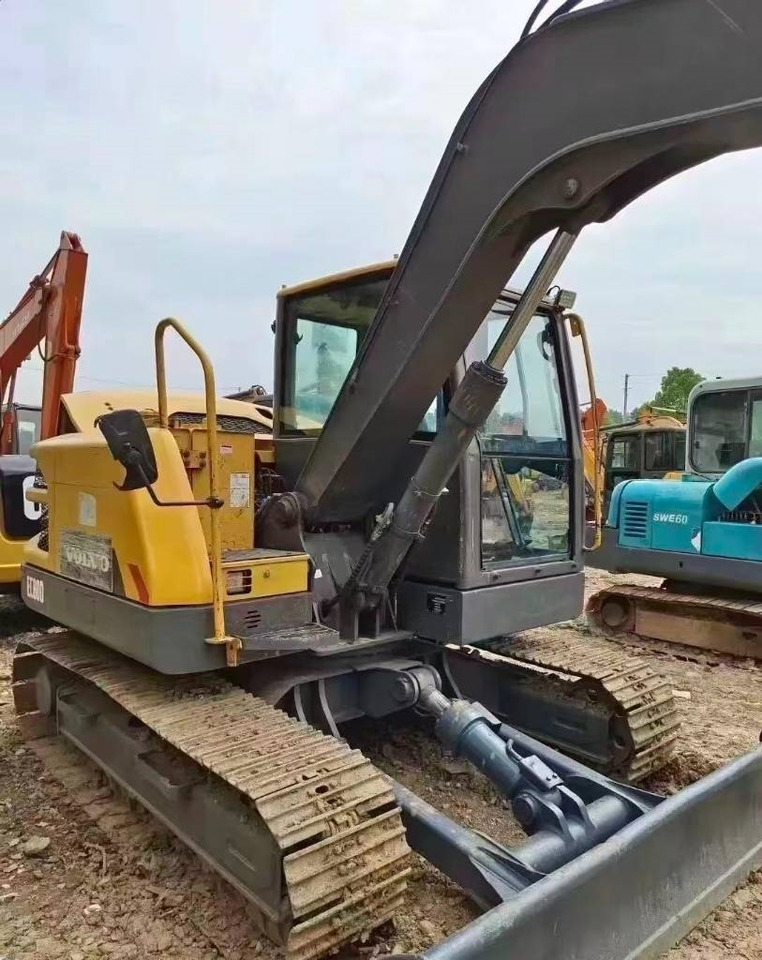 Volvo EC 80 D - Lánctalpas kotró: 5 kép. Volvo EC 80 D - Lánctalpas kotró: 5 kép.