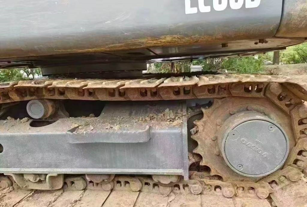 Volvo EC 80 D - Lánctalpas kotró: 4 kép. Volvo EC 80 D - Lánctalpas kotró: 4 kép.