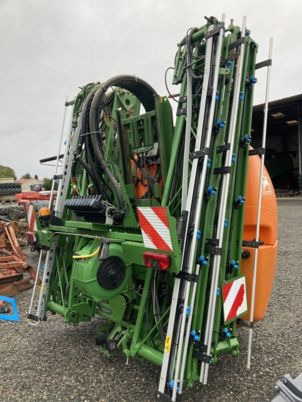 Amazone UF 1201 PREMIUM - Függesztett permetező: 4 kép. Amazone UF 1201 PREMIUM - Függesztett permetező: 4 kép.