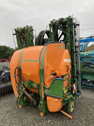 Amazone UF 1201 PREMIUM - Függesztett permetező: 3 kép. Amazone UF 1201 PREMIUM - Függesztett permetező: 3 kép.