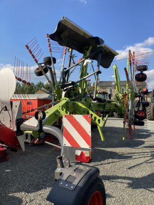 Claas LINER 1800 TWIN - Szénaforgató: 4 kép. Claas LINER 1800 TWIN - Szénaforgató: 4 kép.