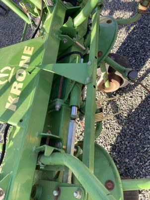 Krone KW 7.92 - Szénaforgató: 4 kép. Krone KW 7.92 - Szénaforgató: 4 kép.