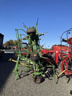 Krone KW 7.92 - Szénaforgató: 3 kép. Krone KW 7.92 - Szénaforgató: 3 kép.