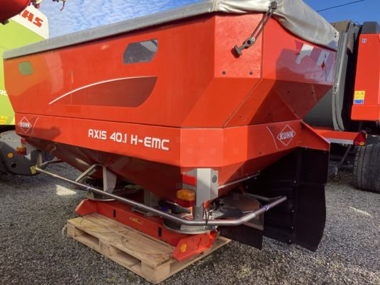 Kuhn AXIS 40.1 H-EMC - Műtrágyaszóró: 2 kép. Kuhn AXIS 40.1 H-EMC - Műtrágyaszóró: 2 kép.