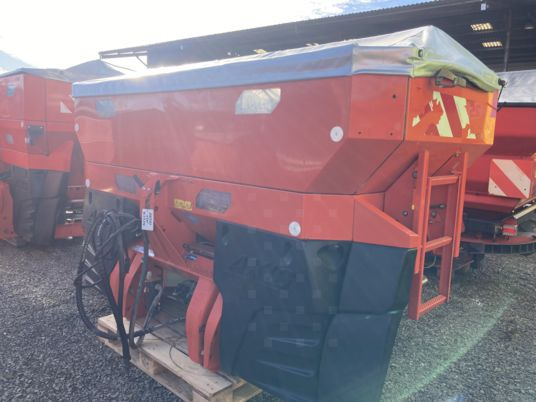 Kuhn AXIS 40.1 H-EMC - Műtrágyaszóró: 4 kép. Kuhn AXIS 40.1 H-EMC - Műtrágyaszóró: 4 kép.
