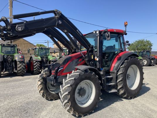 Valtra G105 - Traktor: 1 kép. Valtra G105 - Traktor: 1 kép.