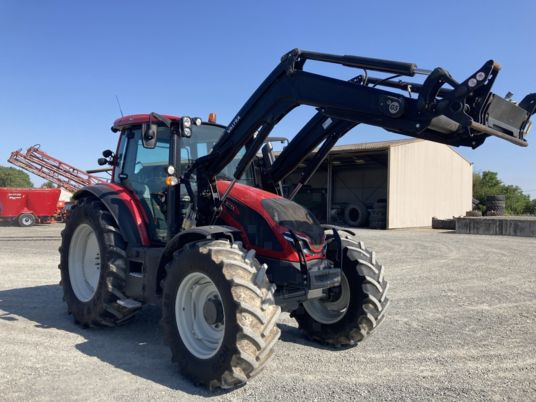 Valtra G105 - Traktor: 3 kép. Valtra G105 - Traktor: 3 kép.