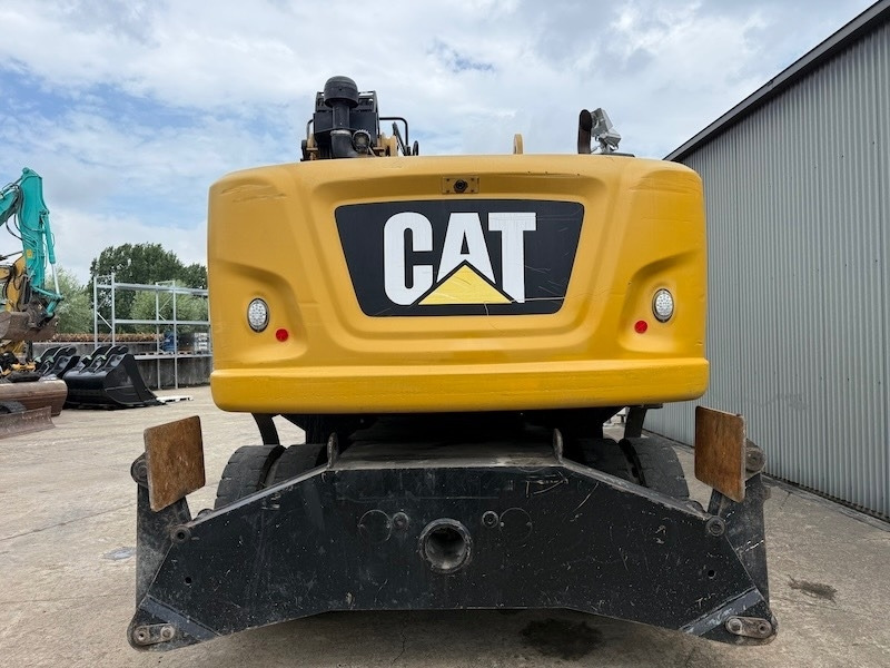 CAT MH 3022 - Hulladék kotró: 3 kép. CAT MH 3022 - Hulladék kotró: 3 kép.