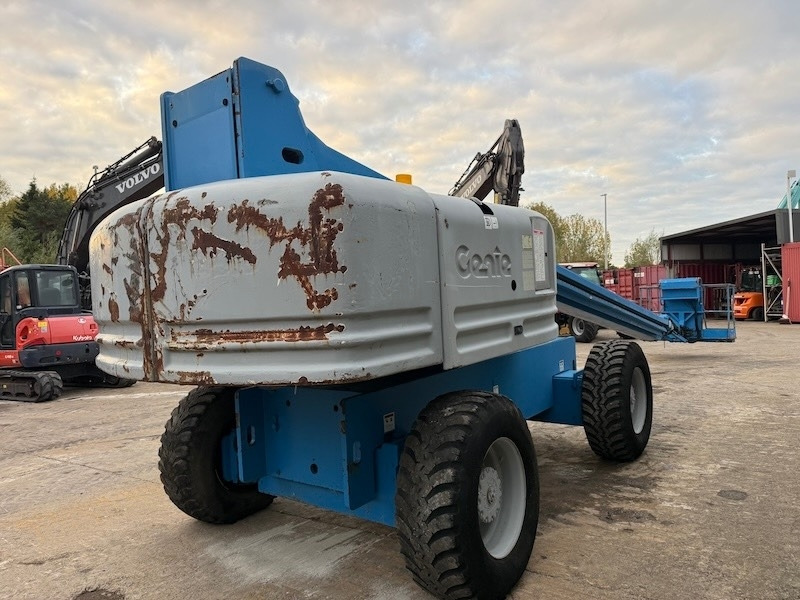 Genie S 85  - Teleszkópos emelő: 3 kép. Genie S 85  - Teleszkópos emelő: 3 kép.