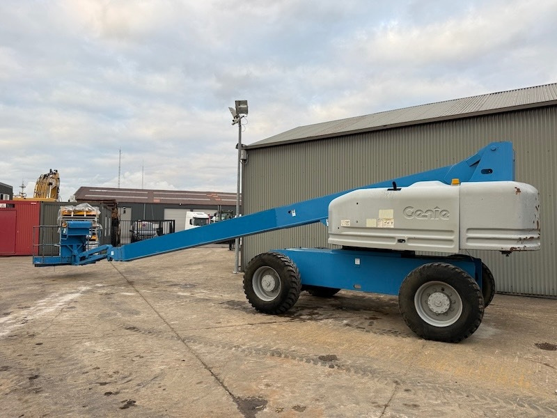 Genie S 85  - Teleszkópos emelő: 1 kép. Genie S 85  - Teleszkópos emelő: 1 kép.