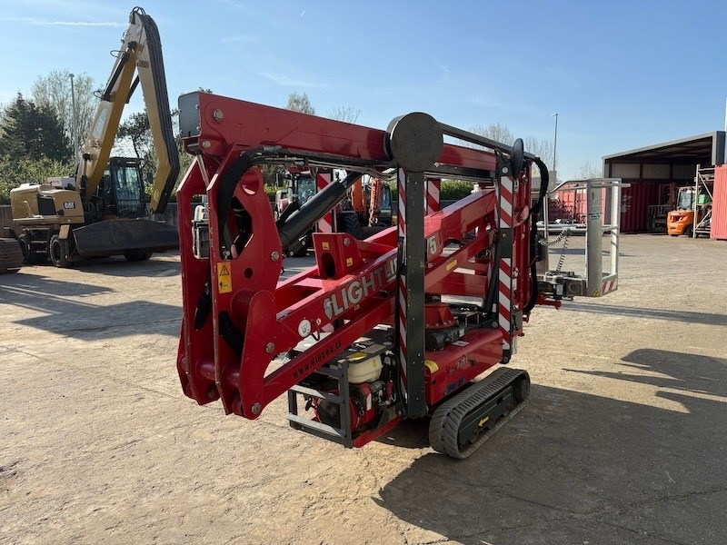 Hinowa Lightlift 17.75 III S - Személyemelő: 3 kép. Hinowa Lightlift 17.75 III S - Személyemelő: 3 kép.