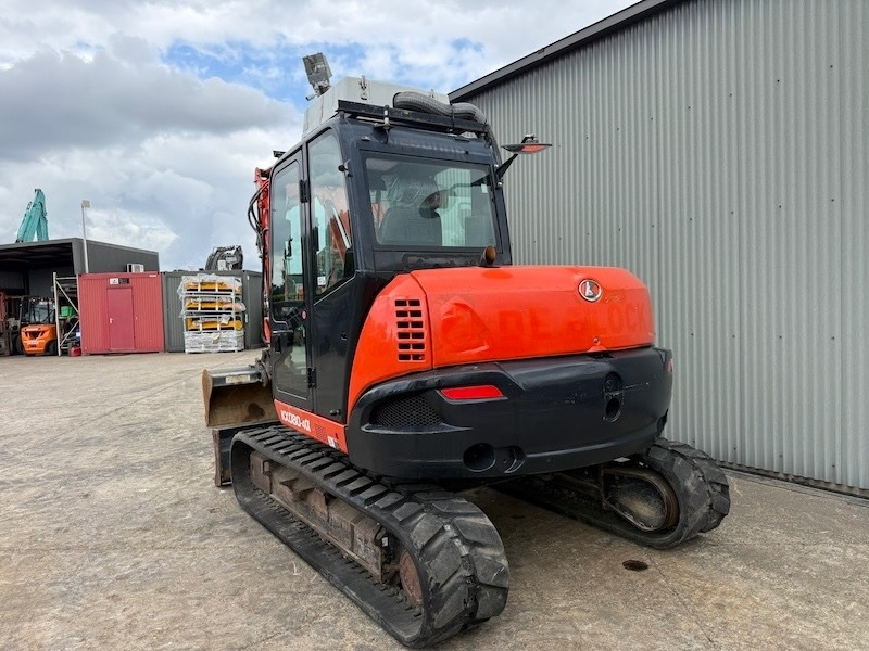 Kubota KX 080-4 - Minikotró: 2 kép. Kubota KX 080-4 - Minikotró: 2 kép.