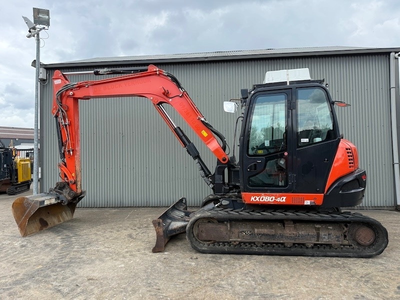 Kubota KX 080-4 - Minikotró: 1 kép. Kubota KX 080-4 - Minikotró: 1 kép.