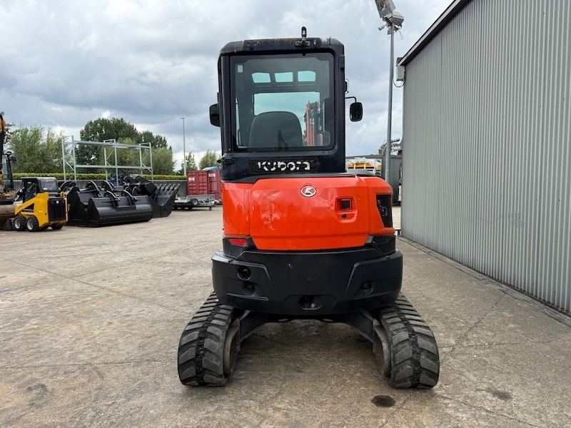 Kubota U 36-4 - Minikotró: 3 kép. Kubota U 36-4 - Minikotró: 3 kép.