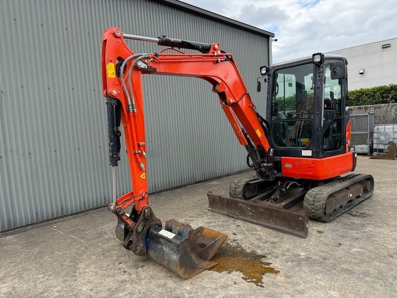 Kubota U 36-4 - Minikotró: 5 kép. Kubota U 36-4 - Minikotró: 5 kép.