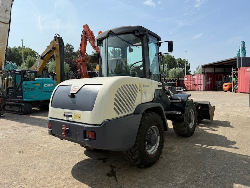 Terex TL 80 High Speed - Gumikerekes homlokrakodó: 4 kép. Terex TL 80 High Speed - Gumikerekes homlokrakodó: 4 kép.
