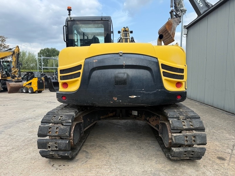 Yanmar TC125 - Lánctalpas kotró: 3 kép. Yanmar TC125 - Lánctalpas kotró: 3 kép.