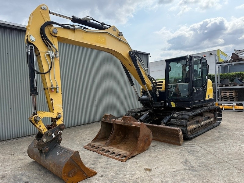 Yanmar TC125 - Lánctalpas kotró: 5 kép. Yanmar TC125 - Lánctalpas kotró: 5 kép.