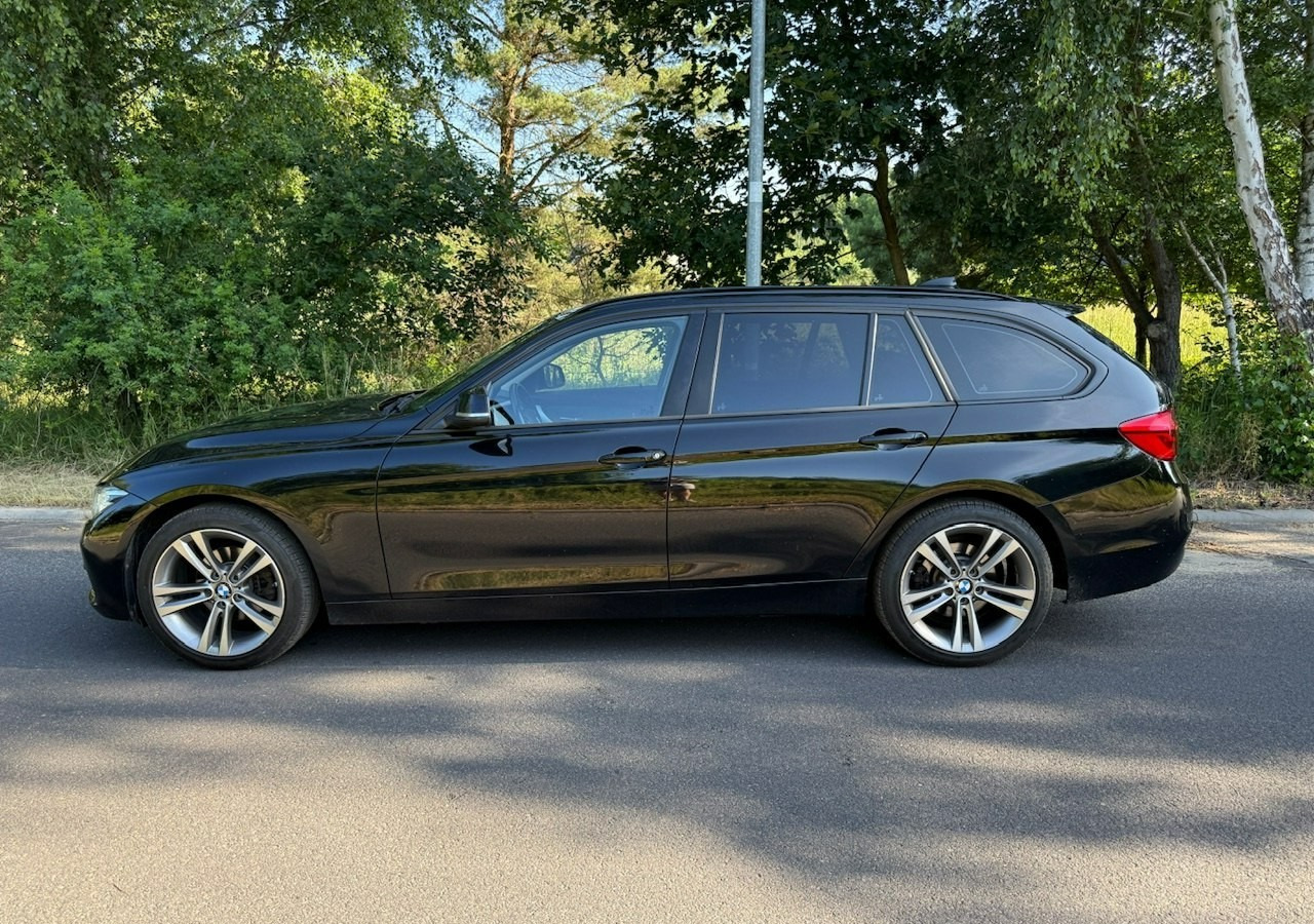 BMW SERIA 3 V (F30/F31/F34) BMW SERIA 3 318d 150KM Automat SportLine*AdaptiveLed*Navi*Półskóra*SerwisBMW* FV - Kombi: 2 kép. BMW SERIA 3 V (F30/F31/F34) BMW SERIA 3 318d 150KM Automat SportLine*AdaptiveLed*Navi*Półskóra*SerwisBMW* FV - Kombi: 2 kép.