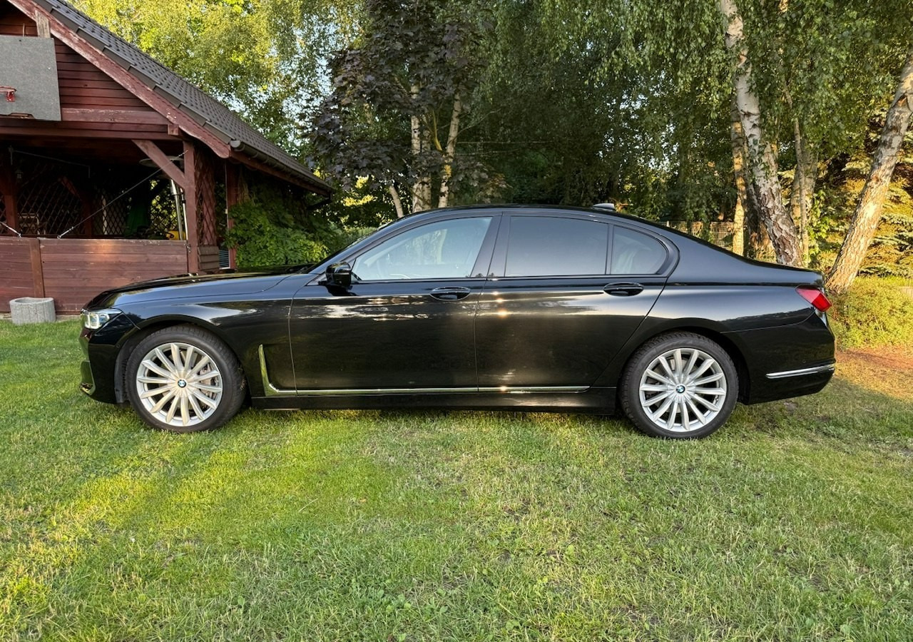 BMW SERIA 7 II (G11/G12) BMW SERIA 7 740d Xdrive 340KM Luxury+Exclusive Masaże Adaptiv Oś Lasery 2022 FV2 - Szedán: 4 kép. BMW SERIA 7 II (G11/G12) BMW SERIA 7 740d Xdrive 340KM Luxury+Exclusive Masaże Adaptiv Oś Lasery 2022 FV2 - Szedán: 4 kép.