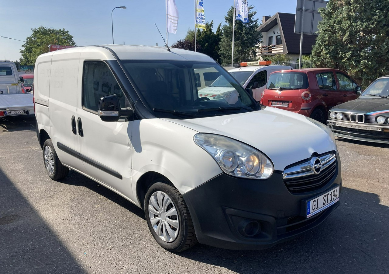 Fiat Doblo Fiat Doblo 1,3 jtd ECO Flex chłodnia do leków 2013 - Furgon: 1 kép. Fiat Doblo Fiat Doblo 1,3 jtd ECO Flex chłodnia do leków 2013 - Furgon: 1 kép.