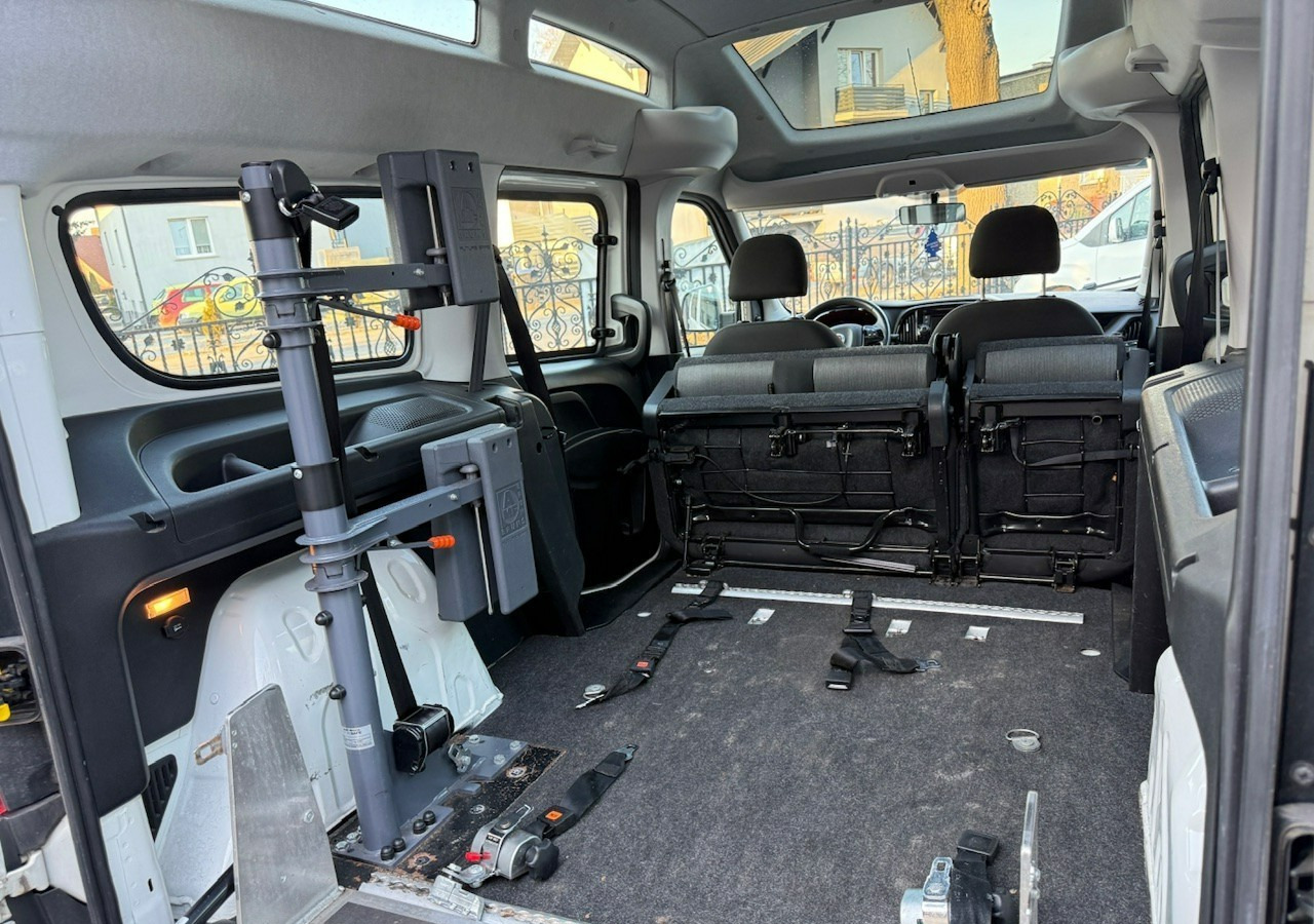 Fiat Doblo II Doblo 1.6-120KM dla Niepełnosprawnych RAMPA Inwalida Model 2020 - Autó: 4 kép. Fiat Doblo II Doblo 1.6-120KM dla Niepełnosprawnych RAMPA Inwalida Model 2020 - Autó: 4 kép.