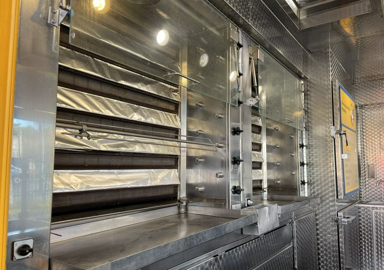 Fiat Ducato Autosklep Autogrill Gastronomiczny Food Truck Foodtruck sklep bar20 - Büféautó: 2 kép. Fiat Ducato Autosklep Autogrill Gastronomiczny Food Truck Foodtruck sklep bar20 - Büféautó: 2 kép.