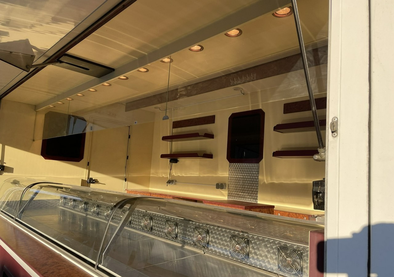 Fiat Ducato Autosklep Gastronomiczny food truck foodtruck sklep W-zas DMC3500 20 - Büféautó: 5 kép. Fiat Ducato Autosklep Gastronomiczny food truck foodtruck sklep W-zas DMC3500 20 - Büféautó: 5 kép.