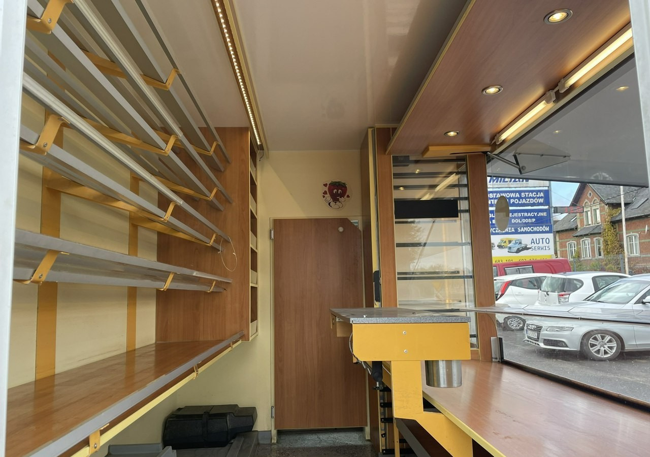 Fiat Ducato Autosklep pieczy Gastronomiczny Food Truck Foodtruck Sklep 78194km20 - Büféautó: 4 kép. Fiat Ducato Autosklep pieczy Gastronomiczny Food Truck Foodtruck Sklep 78194km20 - Büféautó: 4 kép.