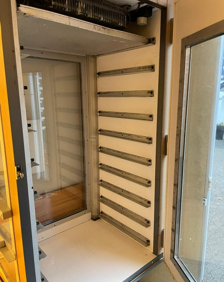 Fiat Ducato Autosklep pieczywa Gastronomiczny Food Truck Foodtruck sklep Borco - Büféautó: 4 kép. Fiat Ducato Autosklep pieczywa Gastronomiczny Food Truck Foodtruck sklep Borco - Büféautó: 4 kép.