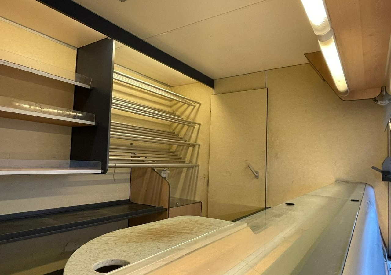 Fiat Ducato Autosklep pieczywa Gastronomiczny Food Truck Foodtruck sklep Borco - Büféautó: 3 kép. Fiat Ducato Autosklep pieczywa Gastronomiczny Food Truck Foodtruck sklep Borco - Büféautó: 3 kép.