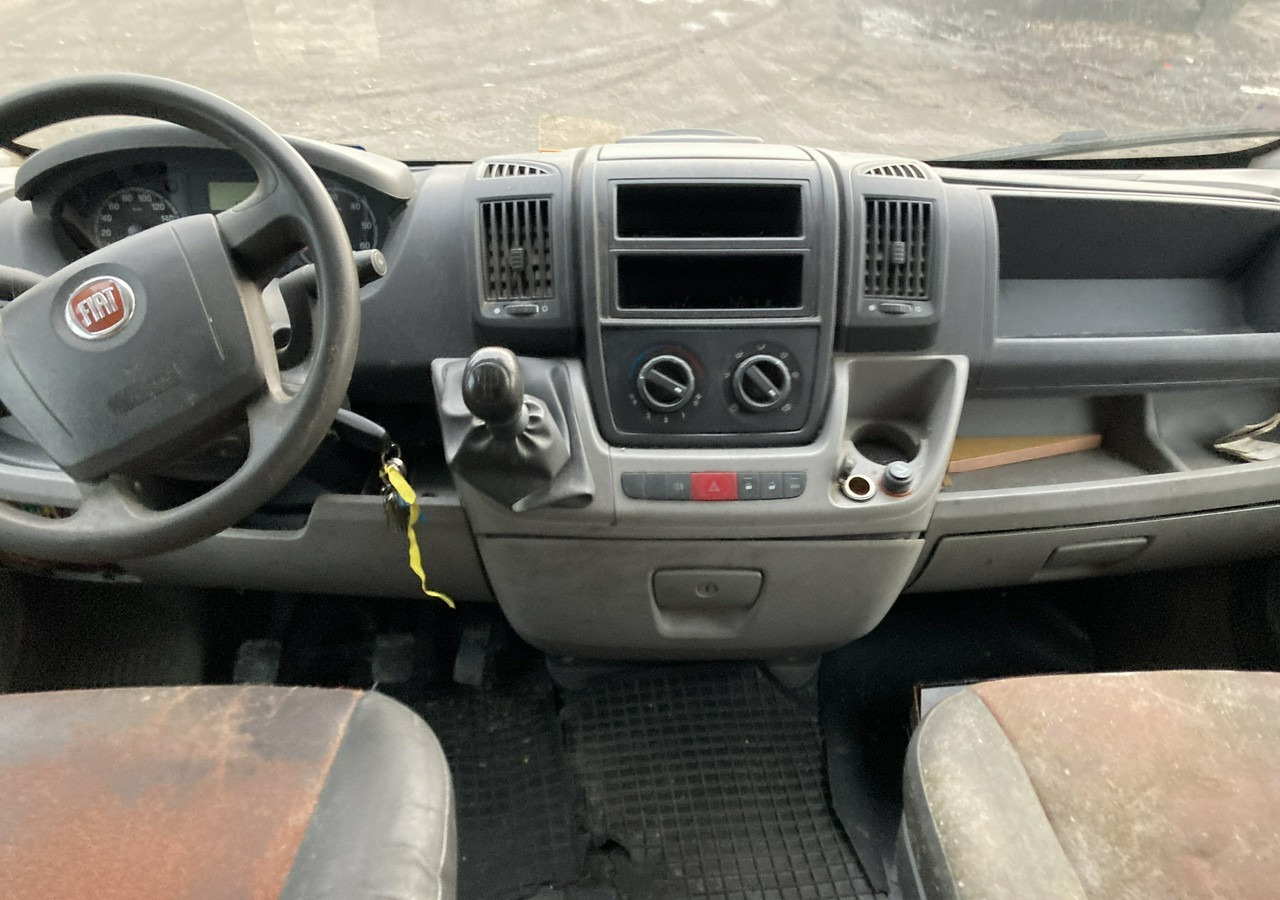 Fiat Ducato Autosklep pieczywa sklep Bar Gastronomiczny Food Truck Foodtruck 200 - Büféautó: 4 kép. Fiat Ducato Autosklep pieczywa sklep Bar Gastronomiczny Food Truck Foodtruck 200 - Büféautó: 4 kép.