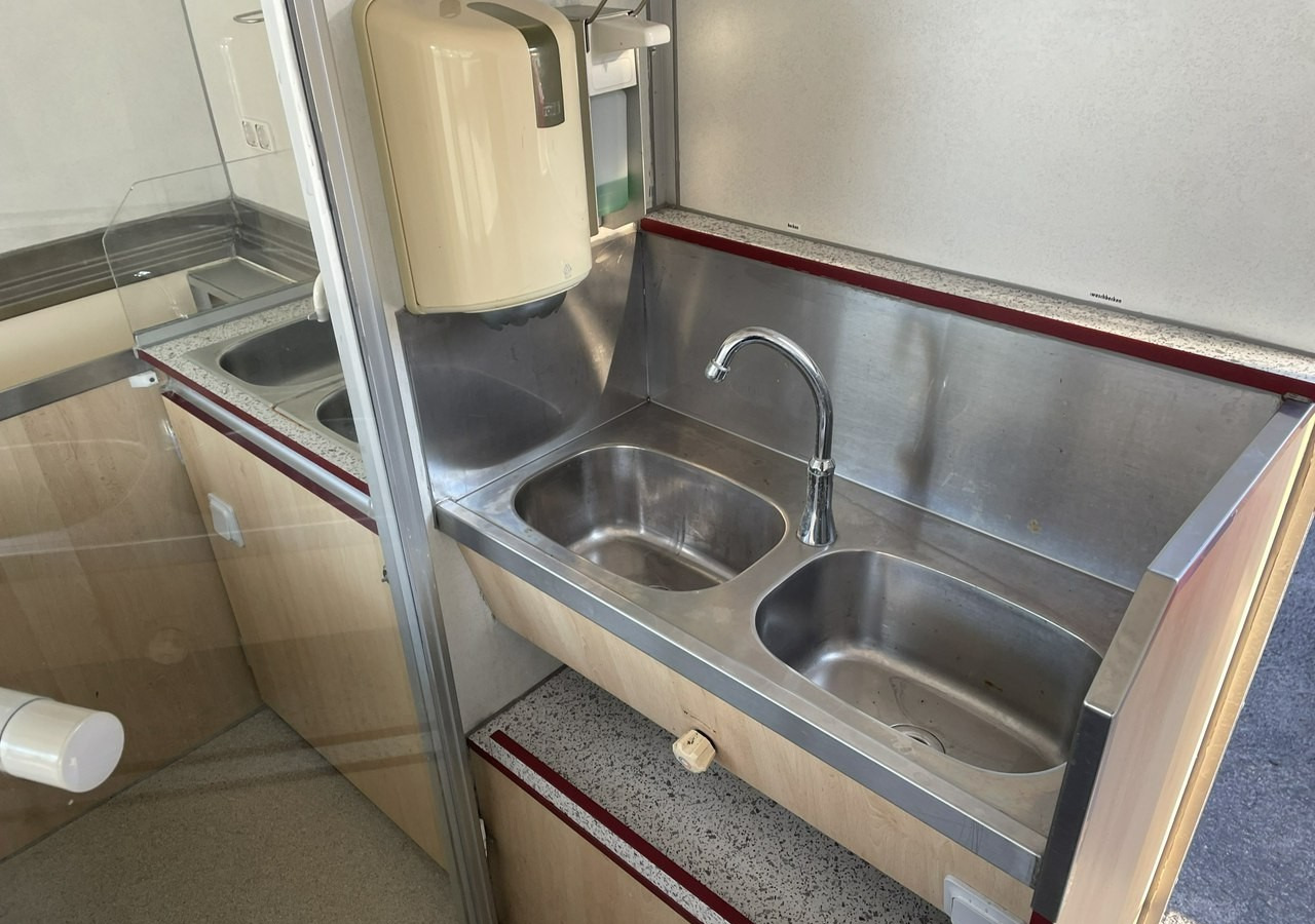 Fiat Ducato Autosklep wędlin Gastronomiczna food truck foodtruck W-zasil DMC 350 - Büféautó: 5 kép. Fiat Ducato Autosklep wędlin Gastronomiczna food truck foodtruck W-zasil DMC 350 - Büféautó: 5 kép.