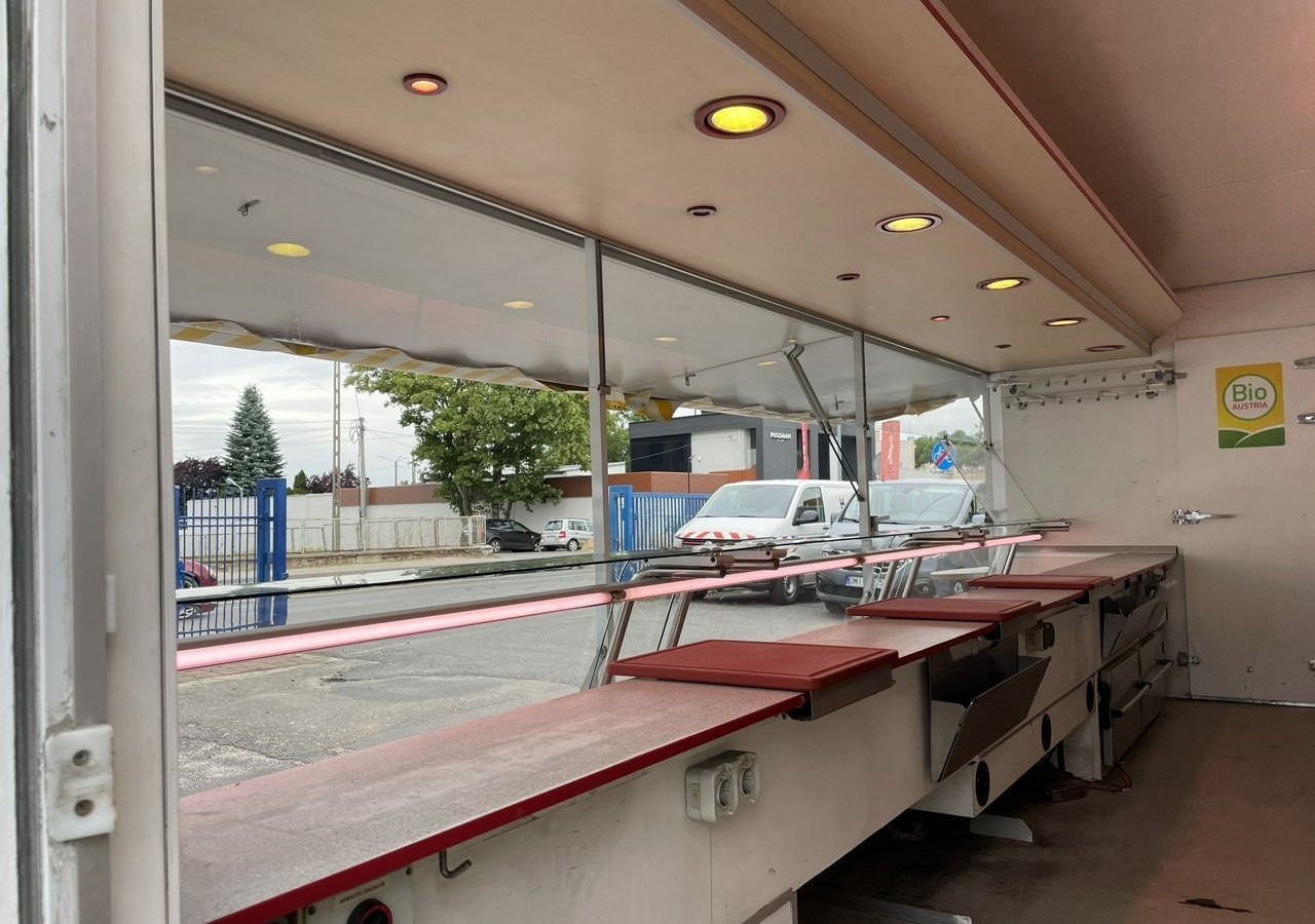 Fiat Ducato Autosklep wędlin Gastronomiczny Food Truck Foodtruck Sklep BORCO 201 - Büféautó: 4 kép. Fiat Ducato Autosklep wędlin Gastronomiczny Food Truck Foodtruck Sklep BORCO 201 - Büféautó: 4 kép.
