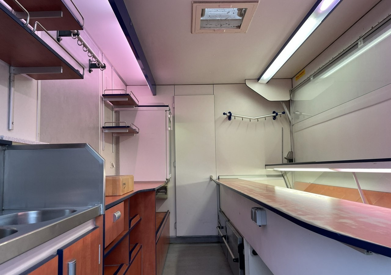 Fiat Ducato Autosklep wędlin Gastronomiczny Food Truck Foodtruck Sklep Borco 350 - Büféautó: 3 kép. Fiat Ducato Autosklep wędlin Gastronomiczny Food Truck Foodtruck Sklep Borco 350 - Büféautó: 3 kép.