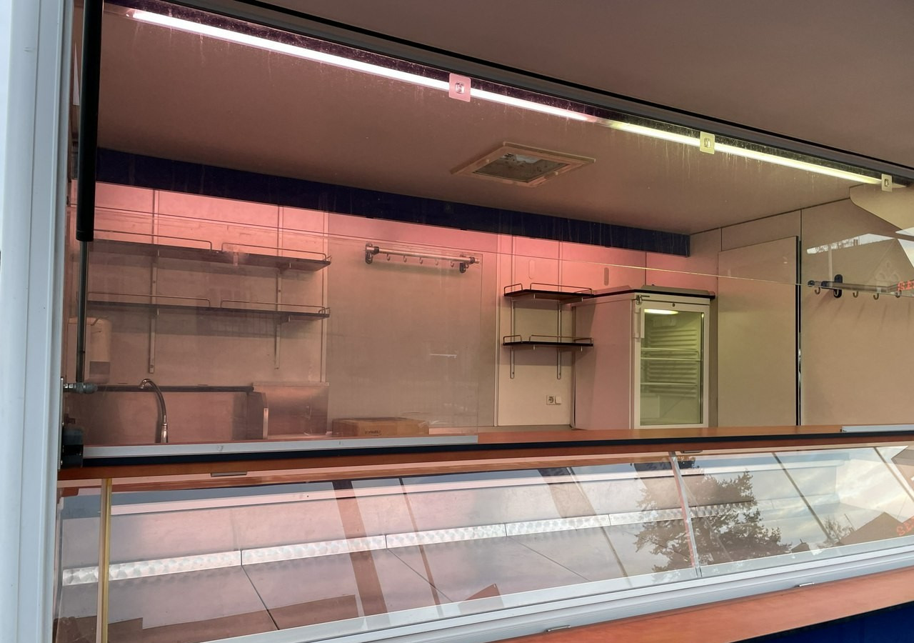 Fiat Ducato Autosklep wędlin Gastronomiczny Food Truck Foodtruck Sklep Borco 350 - Büféautó: 2 kép. Fiat Ducato Autosklep wędlin Gastronomiczny Food Truck Foodtruck Sklep Borco 350 - Büféautó: 2 kép.