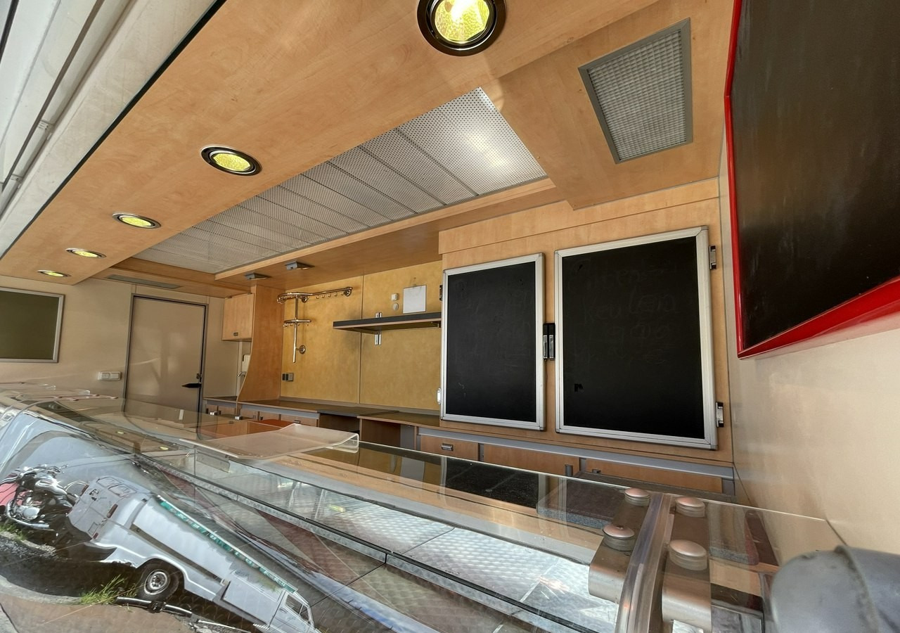 Fiat Ducato Autosklep wędlin Gastronomiczny Food Truck Foodtruck Sklep Borco - Büféautó: 3 kép. Fiat Ducato Autosklep wędlin Gastronomiczny Food Truck Foodtruck Sklep Borco - Büféautó: 3 kép.