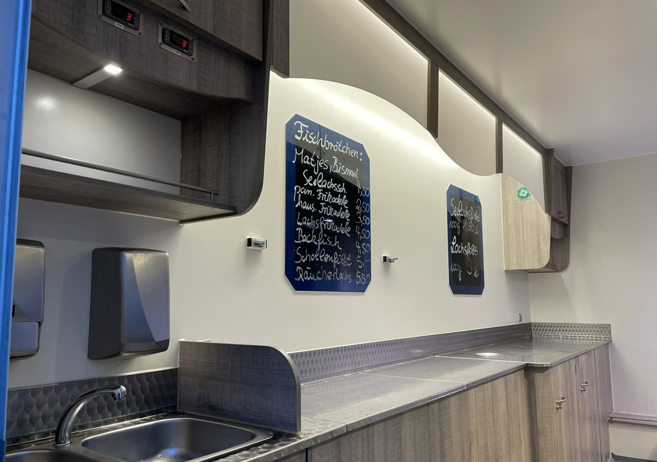 Fiat Ducato Autosklep wędlin Ryb Gastronomiczny Food Truck Foodtruck 116tkm 201 - Büféautó: 3 kép. Fiat Ducato Autosklep wędlin Ryb Gastronomiczny Food Truck Foodtruck 116tkm 201 - Büféautó: 3 kép.