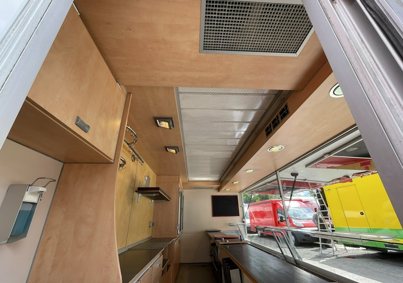 Fiat Ducato Ducat Autosklep wędlin Gastronomiczny Food Truck Foodtruck SklepBORC - Büféautó: 4 kép. Fiat Ducato Ducat Autosklep wędlin Gastronomiczny Food Truck Foodtruck SklepBORC - Büféautó: 4 kép.