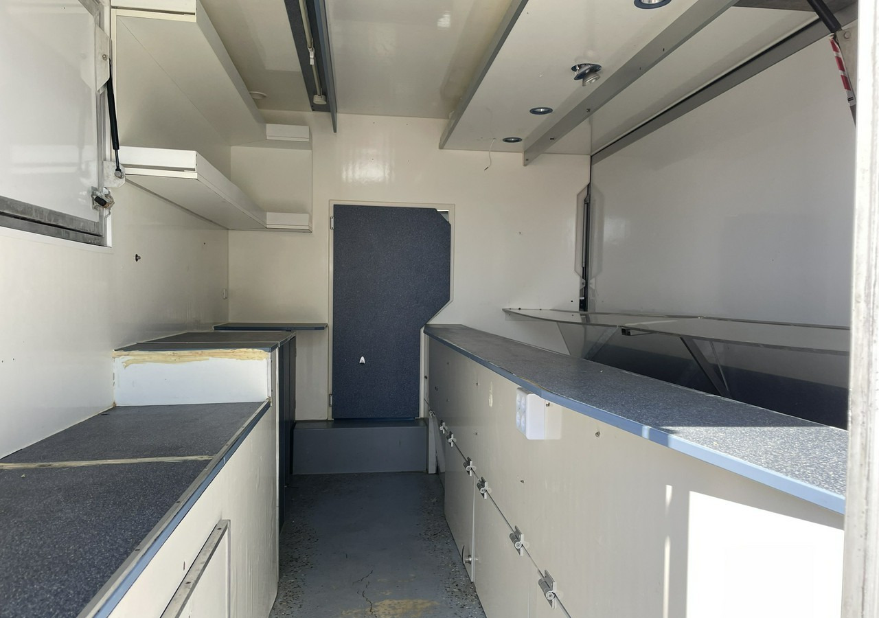 Fiat Ducato Ducato Autosklep wędlin Gastronomiczny Food Truck Foodtruck Sklep 20 - Büféautó: 2 kép. Fiat Ducato Ducato Autosklep wędlin Gastronomiczny Food Truck Foodtruck Sklep 20 - Büféautó: 2 kép.