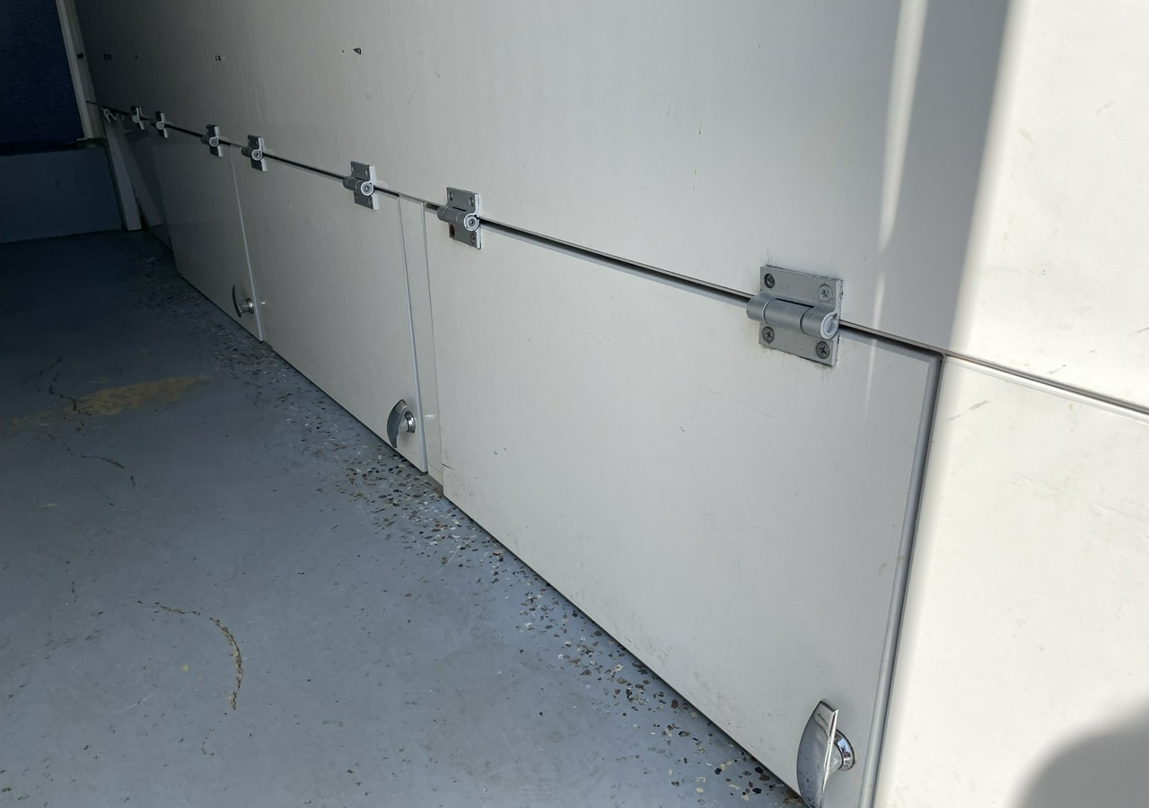 Fiat Ducato Ducato Autosklep wędlin Gastronomiczny Food Truck Foodtruck Sklep 20 - Büféautó: 4 kép. Fiat Ducato Ducato Autosklep wędlin Gastronomiczny Food Truck Foodtruck Sklep 20 - Büféautó: 4 kép.