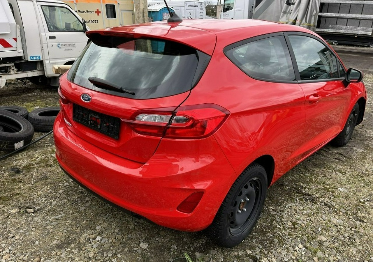 Ford Fiesta IX LIFT 1.1 Benzyna 75KM Klima Carplay Pakiet Winter Cool&Connect 2021 - Hatchback: 2 kép. Ford Fiesta IX LIFT 1.1 Benzyna 75KM Klima Carplay Pakiet Winter Cool&Connect 2021 - Hatchback: 2 kép.