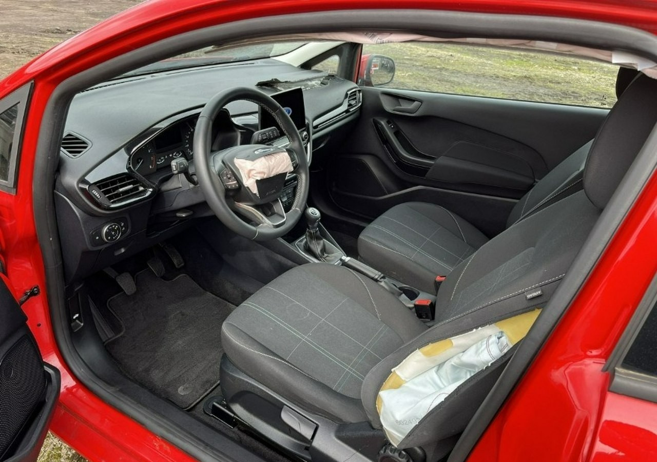 Ford Fiesta IX LIFT 1.1 Benzyna 75KM Klima Carplay Pakiet Winter Cool&Connect 2021 - Hatchback: 4 kép. Ford Fiesta IX LIFT 1.1 Benzyna 75KM Klima Carplay Pakiet Winter Cool&Connect 2021 - Hatchback: 4 kép.