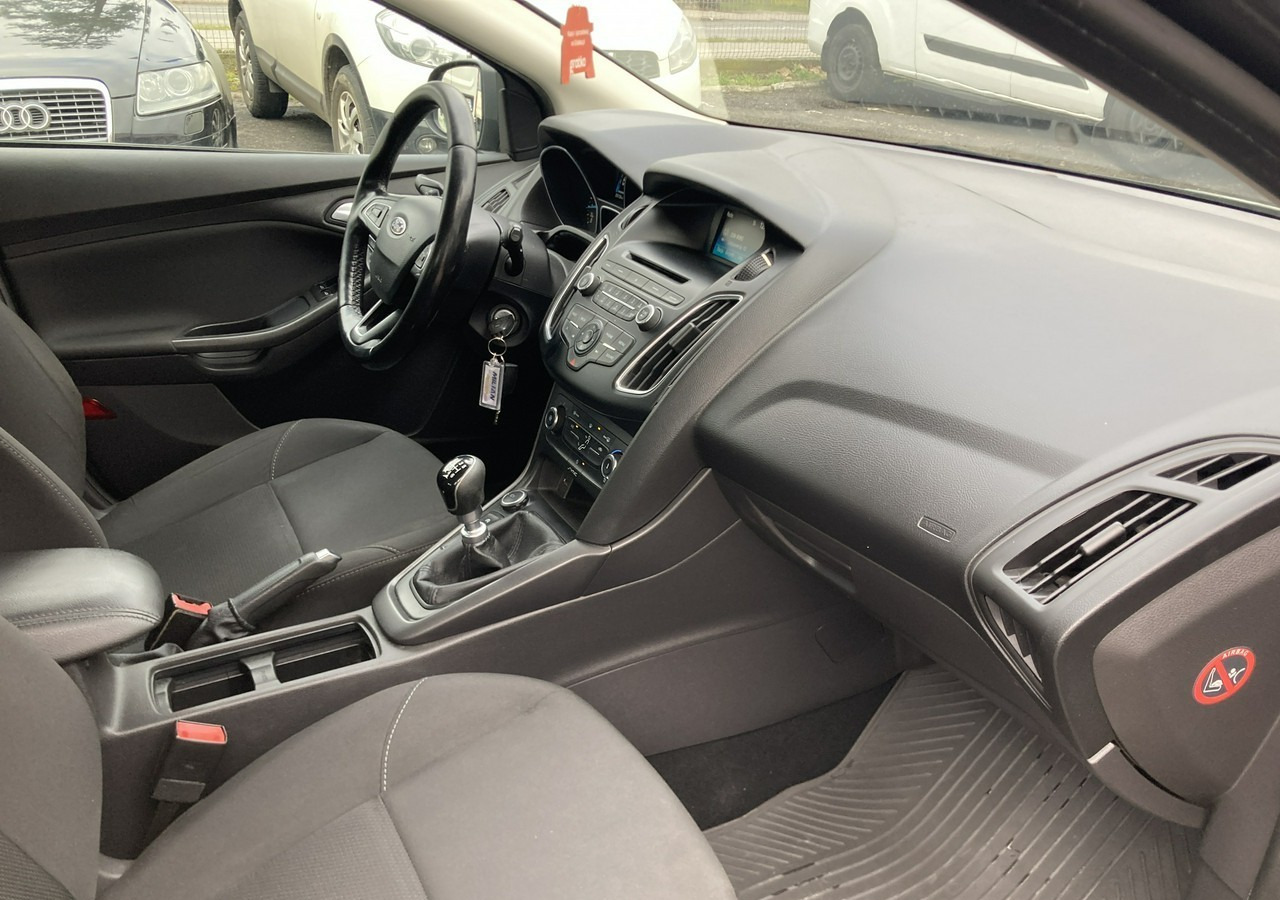 Ford Focus III Focus 1.0 EcoBoost Klima Salon PL 2015 - Hatchback: 4 kép. Ford Focus III Focus 1.0 EcoBoost Klima Salon PL 2015 - Hatchback: 4 kép.