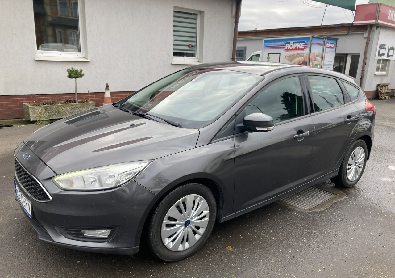 Ford Focus III Focus 1.0 EcoBoost Klima Salon PL 2015 - Hatchback: 2 kép. Ford Focus III Focus 1.0 EcoBoost Klima Salon PL 2015 - Hatchback: 2 kép.